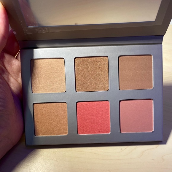ICONIC LONDON- Blaze Chaser face palette - Picture 1 of 3